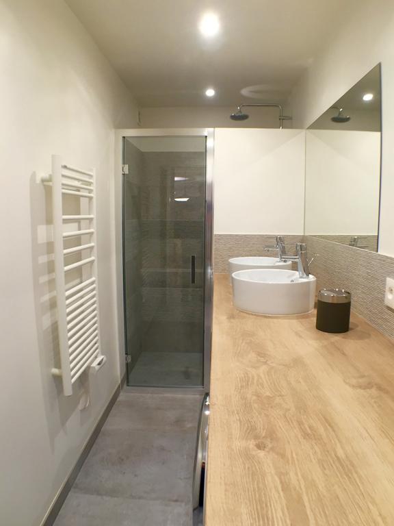 Avec 2 chambre * Paris